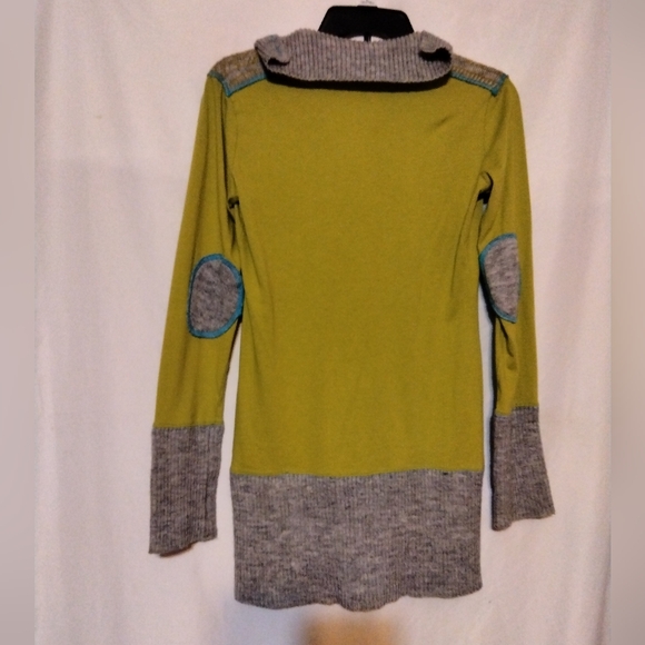 Free People vintage green and grey long sweater with patchwork shoulders sz S/P - Picture 3 of 4